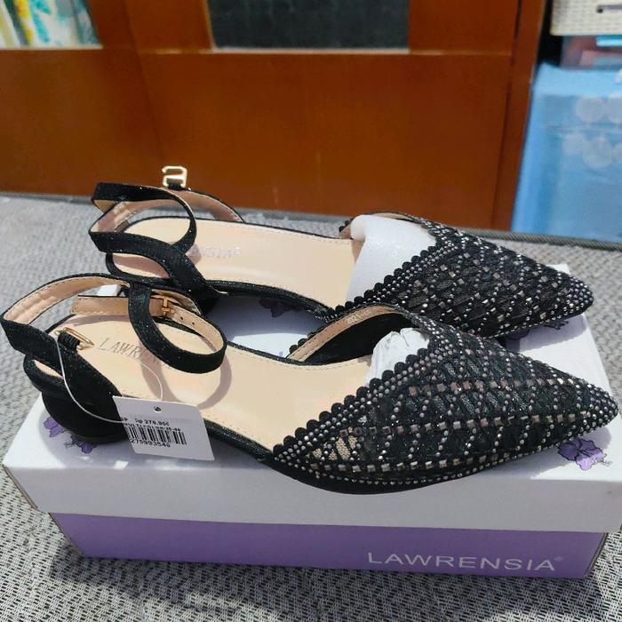 Lawrensia Sepatu Flats Wanita Elegan dengan Desain Renda dan Tali Hak Rendah Warna Hitam