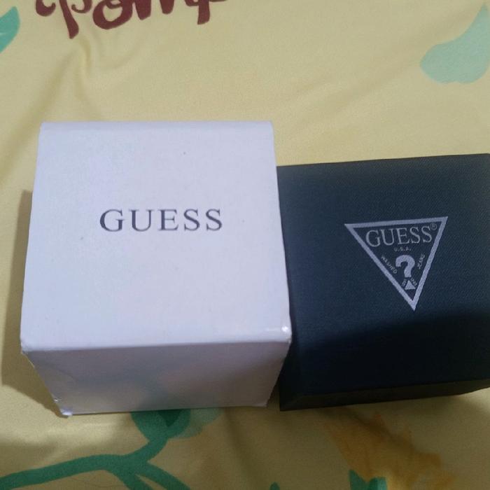 jam guess warna gold second