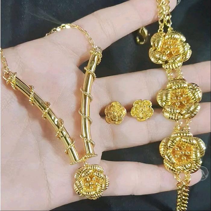 Titanium88  Set  Kalung,Gelang Dan Anting LM 24K Motif Bunga Mawar Lapis Bronze Imitasi SP8