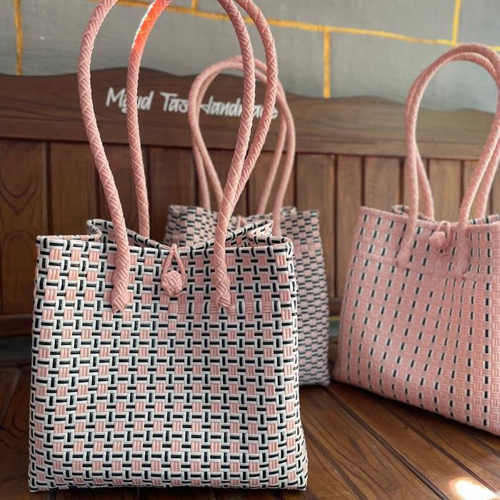 [Include Aksesoris] Tas Tote Anyaman Plastik Motif Pink Premium Ready Stok Tas Wanita Berkualitas