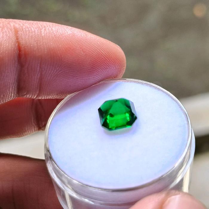 Natural Emerald Beryl Zamrud Muzo Colombia Sertifikat