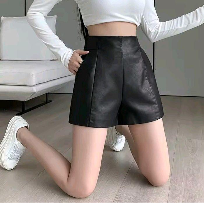 sakira hotpants leather//celana pendek semi kulit
