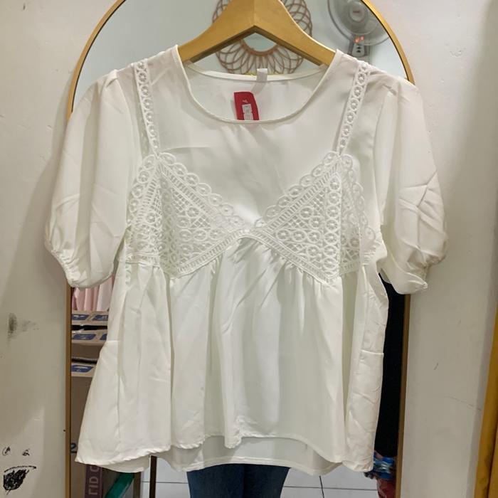 Thrift blouse putih ld 95,pj 55 - kode A01  Baju Wanita Atasan