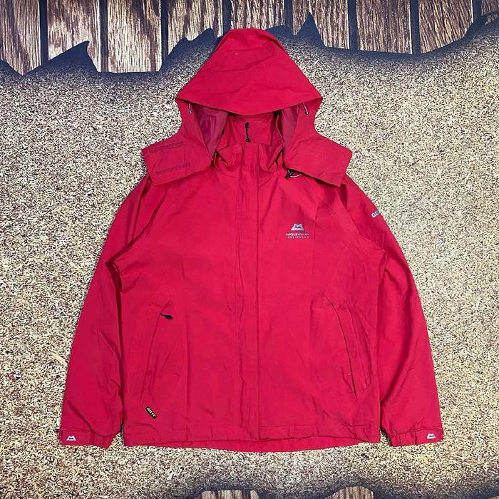 jaket gunung outdoor goretex MOUNTAIN EQUIPMENT merah maroon jaket hiking pendaki gunung water proof
