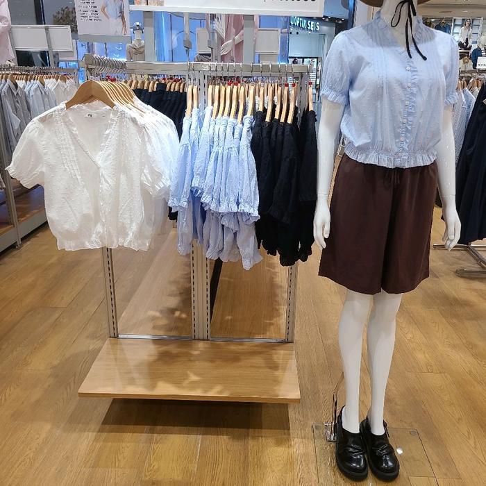 UNIQLO Blus Katun Dobby Kerah V Lengan Pendek Original Jastip