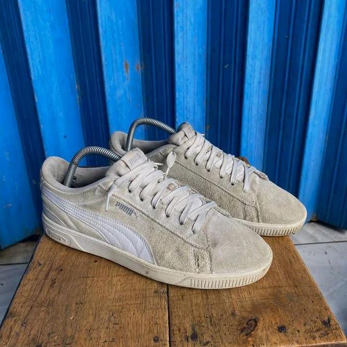Puma suade Shoes Pria white