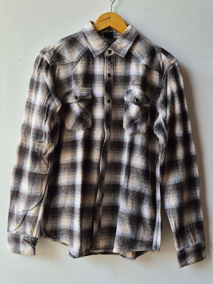 RUSS-K Feeling Alive Flannel Shirt Shadow Plaid Kemeja Lengan Panjang Flanel Size L
