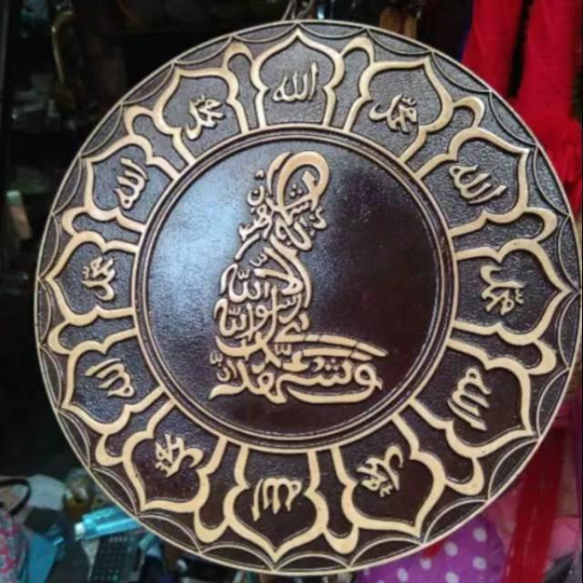 TERLARIS LUKISAN KALIGRAFI SYAHADAT ORANG SHOLAT DUDUK HARGA PER PCS UKURAN 26 CM FIBERGLASS DEKORAS