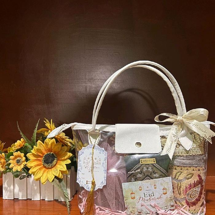 hampers hijab dan sajadah idul fitri Muslim Square Kerudung Voal Lebaran packaging Mika