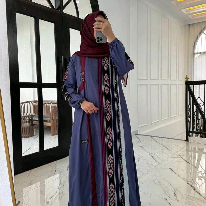 AnjaniStoreAbaya Elegan dengan Motif Tradisional dan Warna Biru Tua untuk Tampilan Mewah dan Modis A