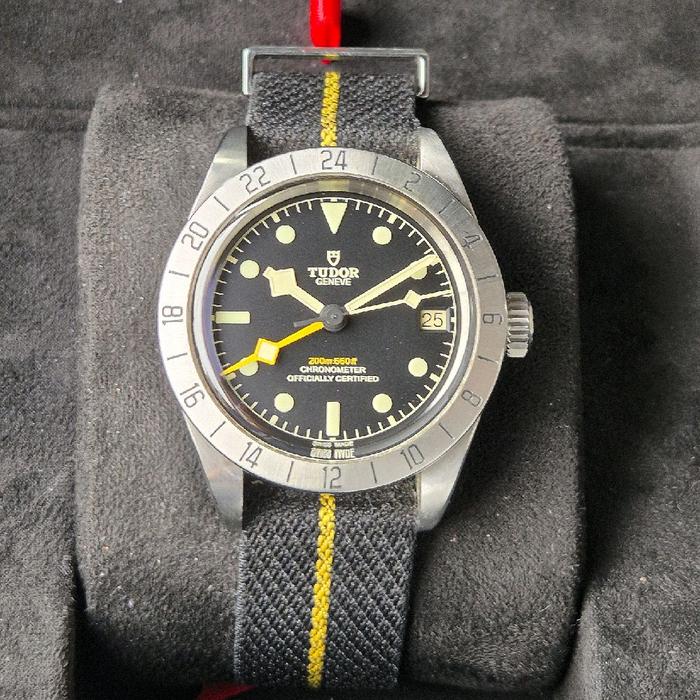 tudor blackbay pro gmt nato strap