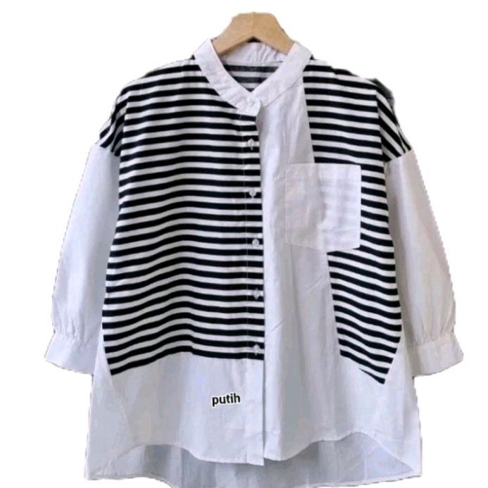 Kemeja Salur Kombinasi Cewek Kekinian Putih dengan Desain Garis Hitam-putih dan Saku Depan blouse