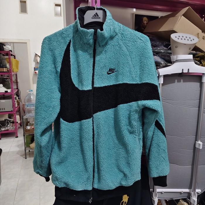 Jaket NIKE Big Swoosh Reversible Jaket reversible Nike Big Swoosh