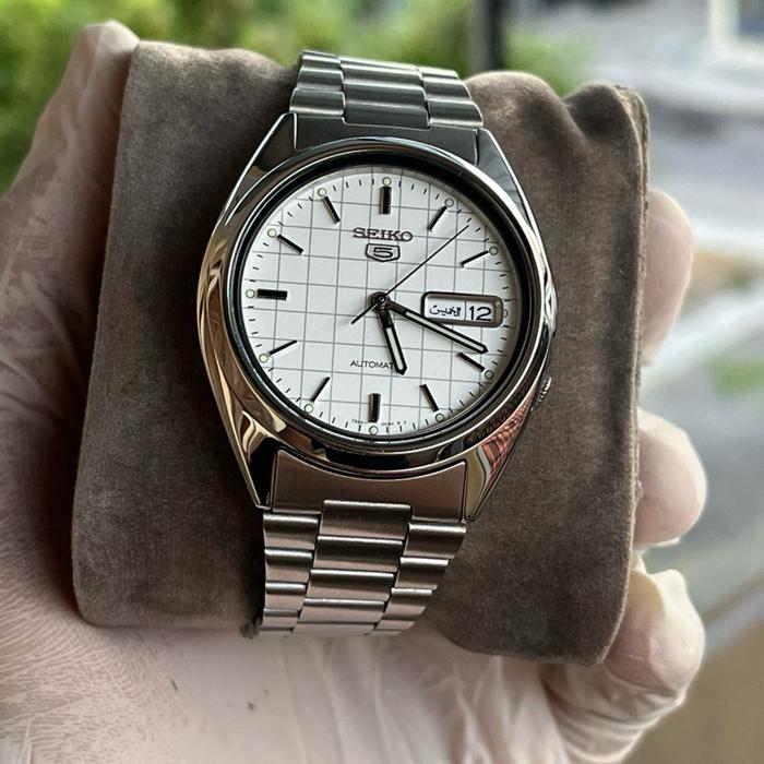 Seiko SNXF05K1 Seiko 5 white dial like new