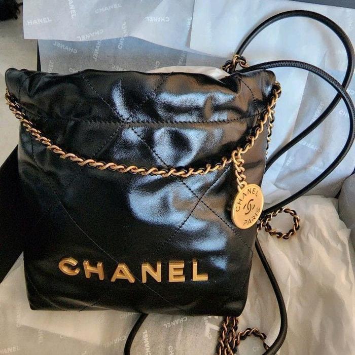 Authentic Chanel 22 Black GHW Preloved