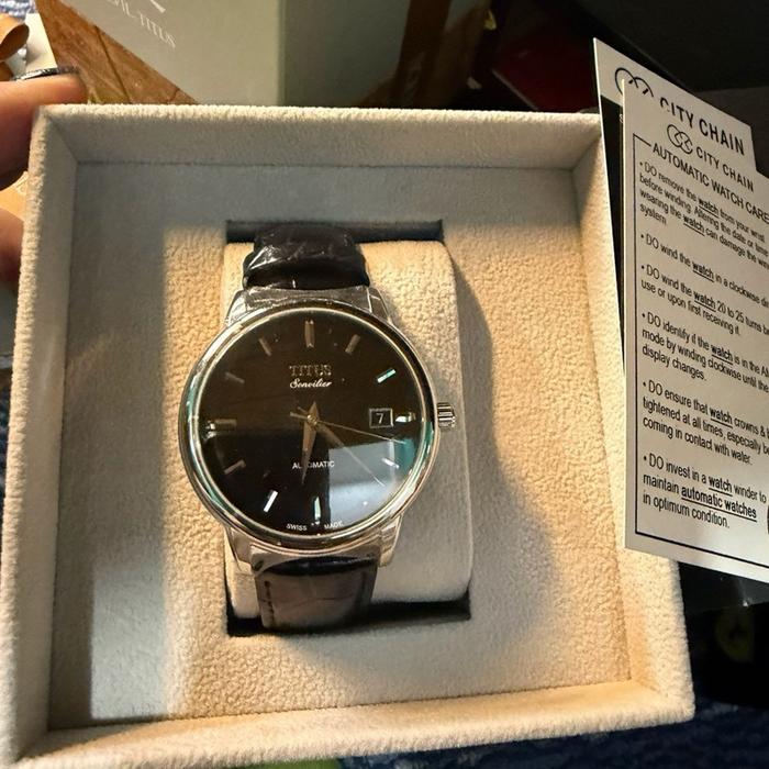 City Chain Jam Tangan Pria TITUS Automatic Watch Care dengan Tali Kulit Hitam dan Desain Elegan