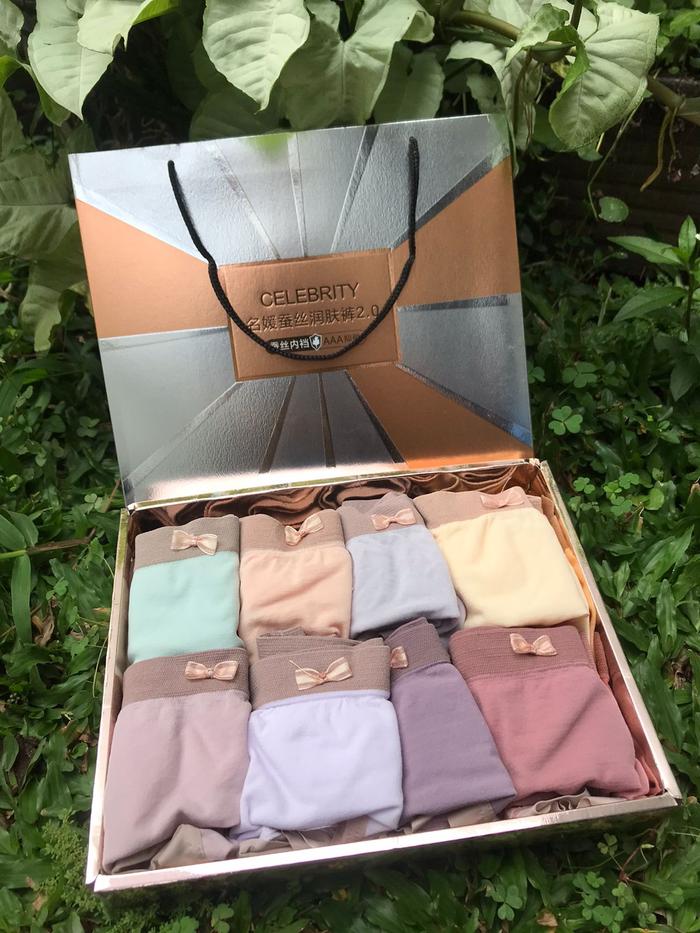 Celebrity Celana Dalam Wanita - Produk Dasar dengan Desain Sederhana