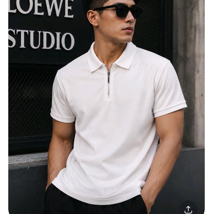 Loewe Studio Polo Shirt Putih Pria dengan Zipper Depan dan Lengan Pendek