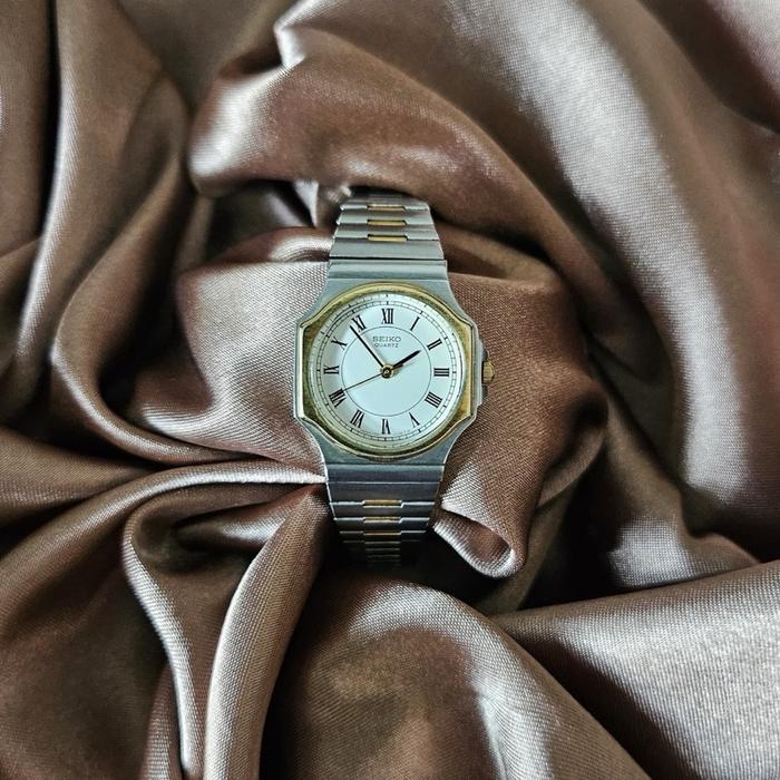 SEIKO NAUTILUS TWO TONE SILVER GOLD BEZEL BANGLE ROMAN INDEX WHITE DIAL ORI QUARTZ ORIGINAL INTEGRAT