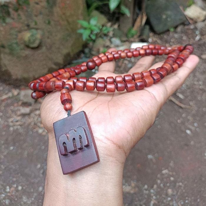 Kalung tasbih 100butir kayu nagasari tabung 8mm bandul ukir aksara jawa timbul bisa request ukir