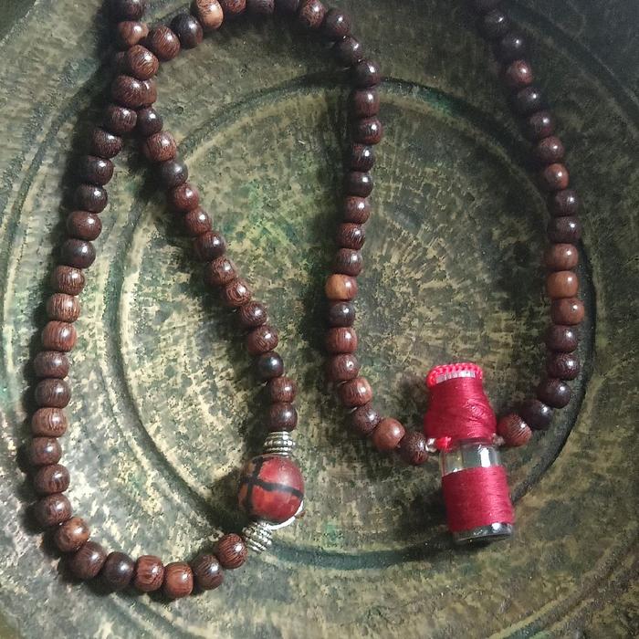 Kalung Etnik Minyak Untalan dan Bulu Mariaban sepasang didalam Desain Unik Aksesori Budaya untuk Aca