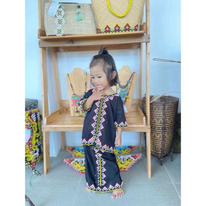 Manika Kaltim - Baju Dayak Bahau Wanita  / Baju Tari Dayak Bahau Wanita  / Set Baju Dayak Bahau Wani