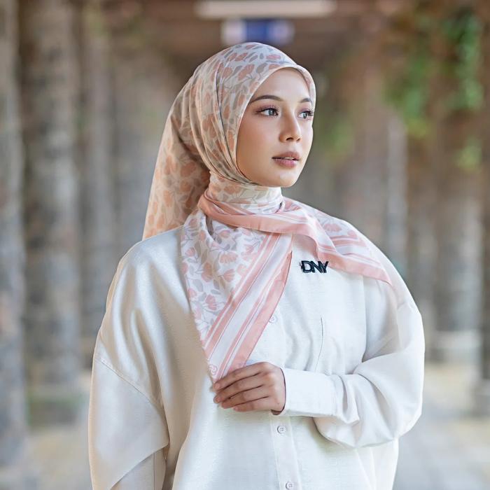 Deenay Sachi Series Scarf Original Warna Lime Pink Peach Bahan Voal Ultrafine Ukuran 115 x 115 cm Ba