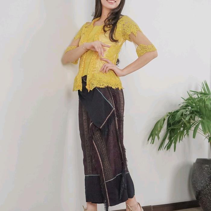 Lidesainia Kebaya Tempel bunga kombinasi rok sarung