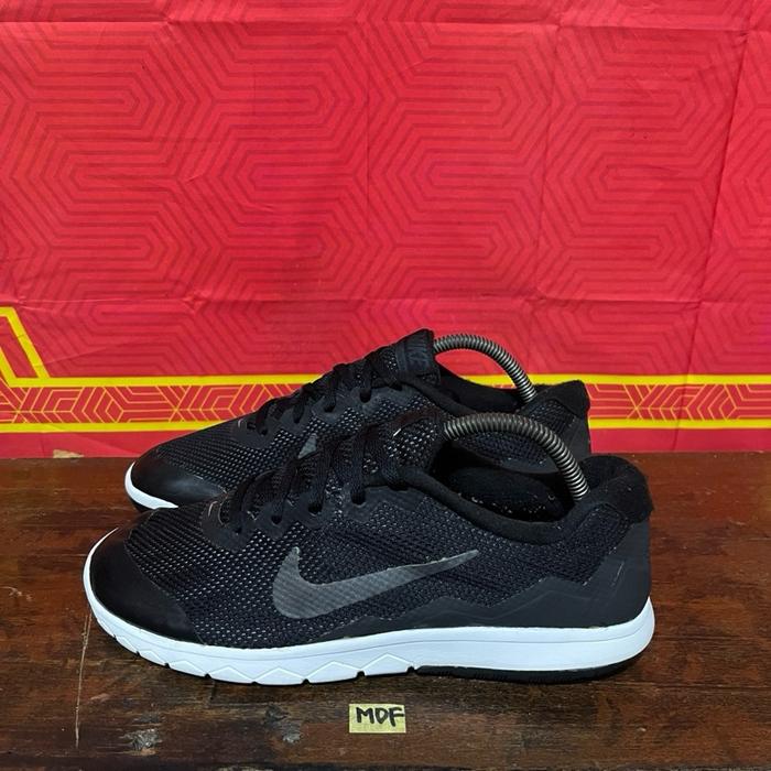 Sepatu second ori nike flex experience 4 black white size 42