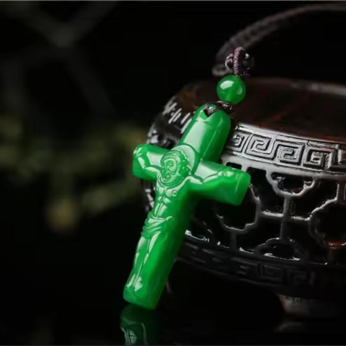kalung liontin natural batu jade giok hijau ukiran lambang Salib Yesus uk +- 48 x 29 x 10mm bisa jug