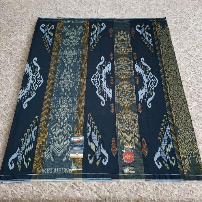 Sarung BHS asli tenun .sangat indah dan elegant motif nya.dan sangan nyaman di pakai untuk ibadah.