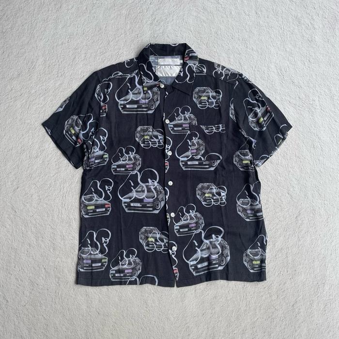 Kemeja Thisisneverthat vintage car logo black