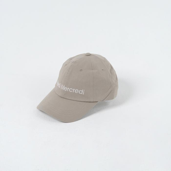 Topi MARDI MERCREDI TEXT LOGO WHITE BEIGE CAP 100% ORIGINAL - OS ADJUST