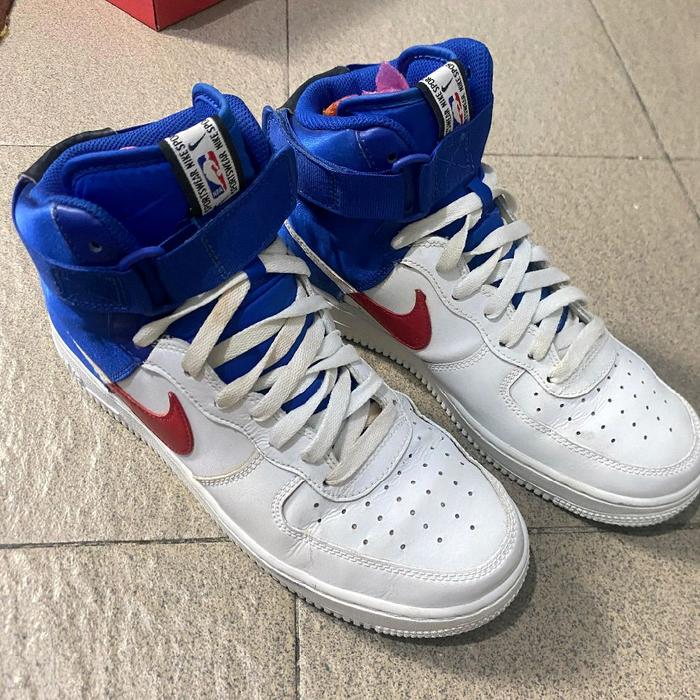 Nike Sepatu NBA x Air Force 1 '07 High 'Clippers' BQ4591-102 Putih Biru Merah dengan Teknologi Nike 