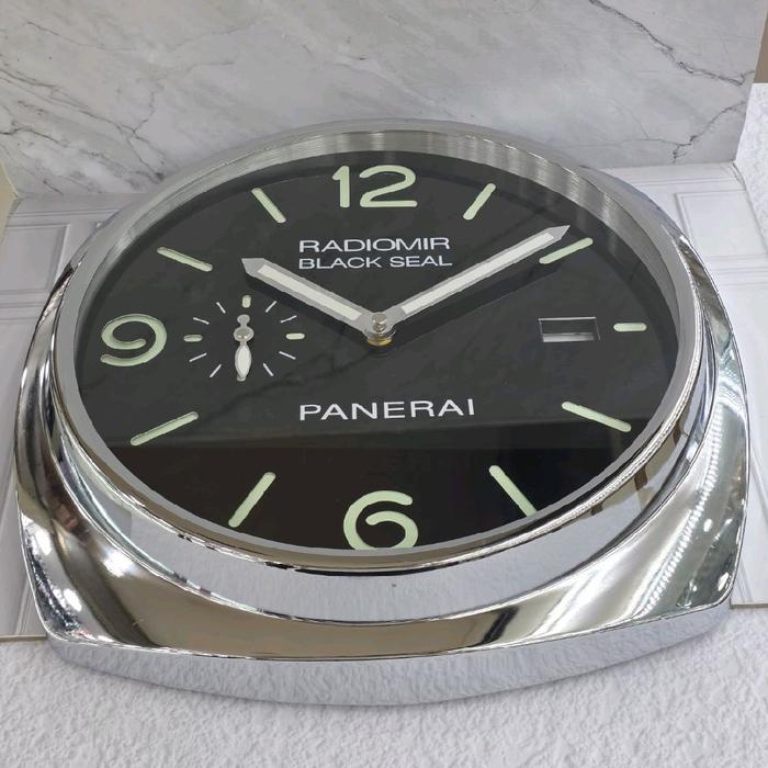jam dinding radiomir Watch