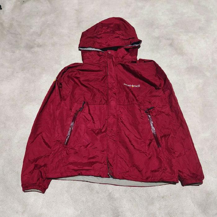Jaket outdoor hiking gunung montbell merah bekas