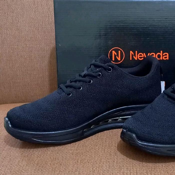 Sepatu Nevada size 42 SEPATU SPORT PRIA NEVADA SIZE 42 SEPATU SPORT PRIA HITAM NEVADA