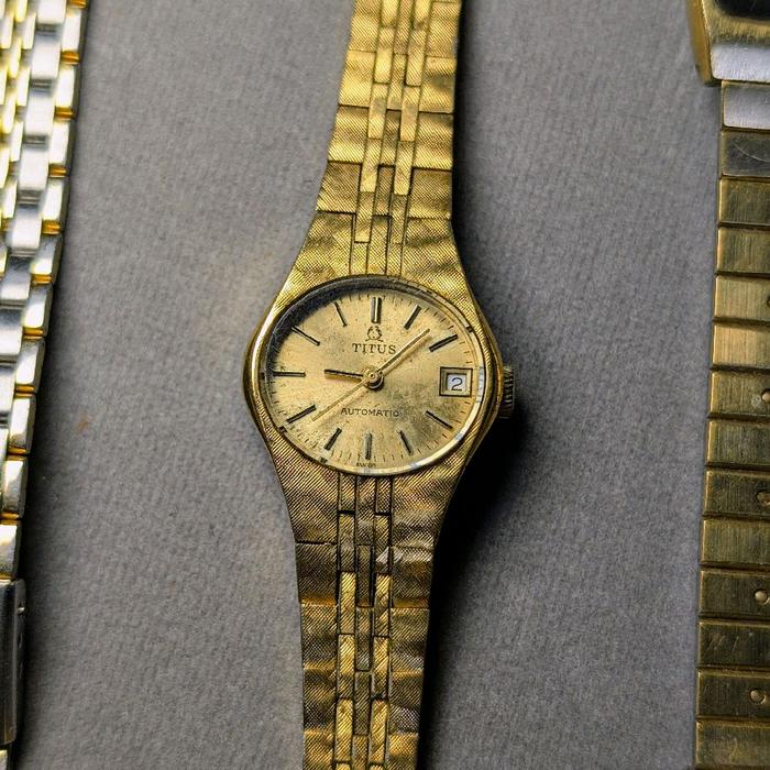 TITUS Geneve Date-Gold Platted  Automatic / Manual Swiss Made 17 jewels