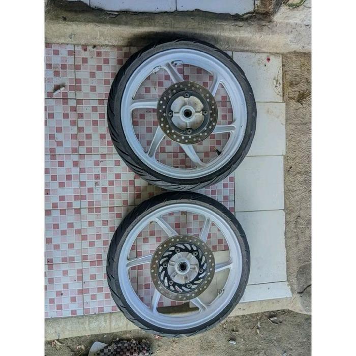 Honda Velg Depan & Belakang Set Ban CB150R Lama Kode K15 Asli Cabutan untuk Motor Honda CB150R
