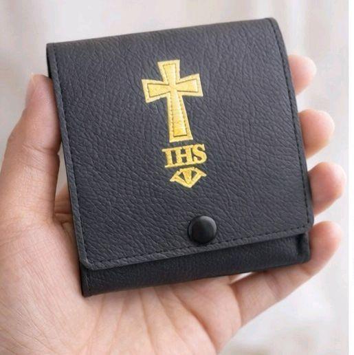 Dompet Piksis Embos Salib Gold