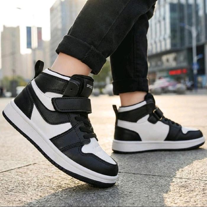 Sepatu anak Laki-Laki \ perempuan  Fashion Model Baru 32-40 dengan Outsole Ringan Karet
