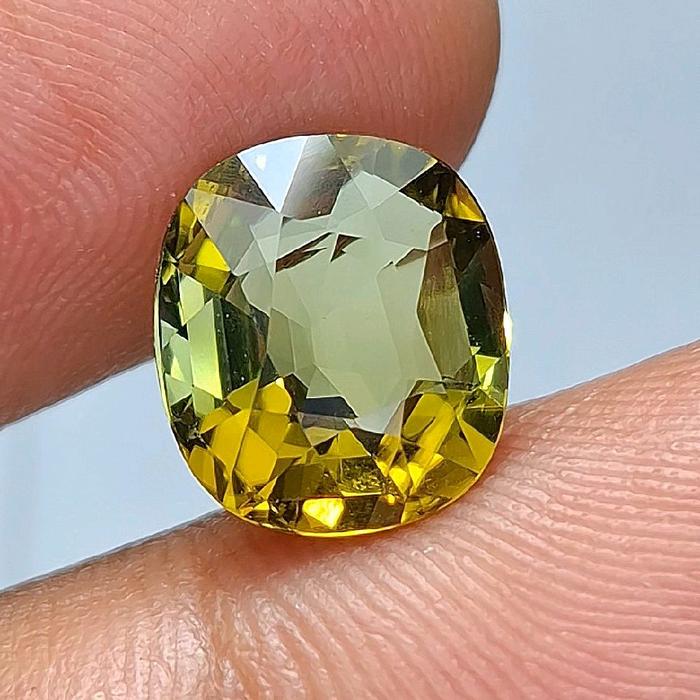 Natural Bicolor Tourmaline 4.00 ct 10.5x9.5mm Bicolor Tourmaline Yellow Green Tourmaline