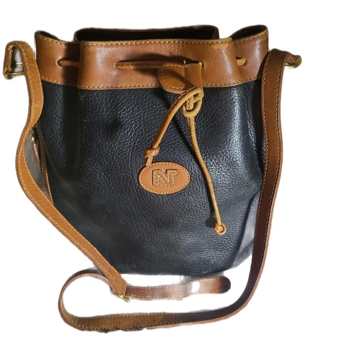 Tas Serut Hitam Nina Ricci