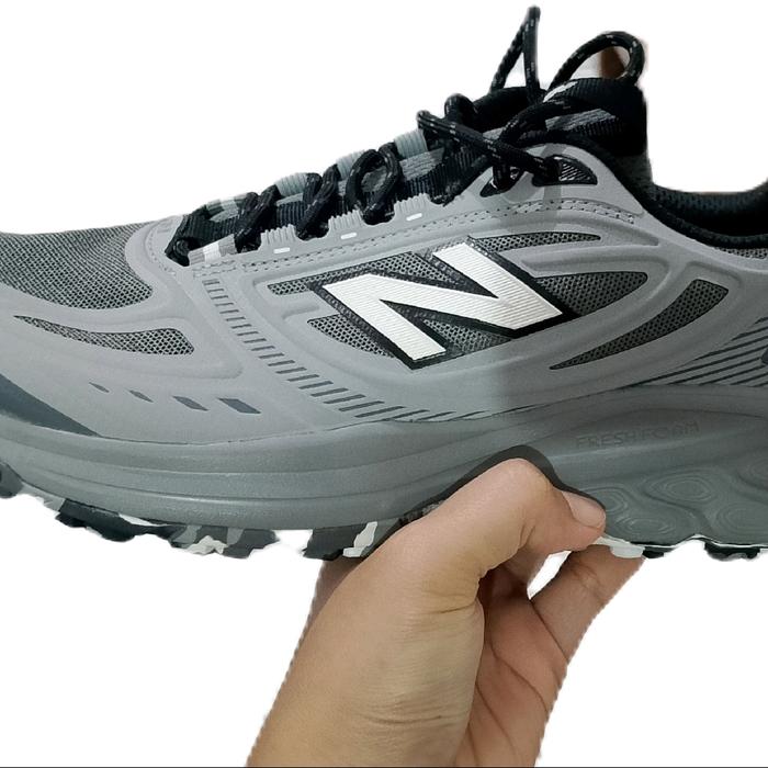 Sepatu NB 410 v9 warna abu abu  Style Model