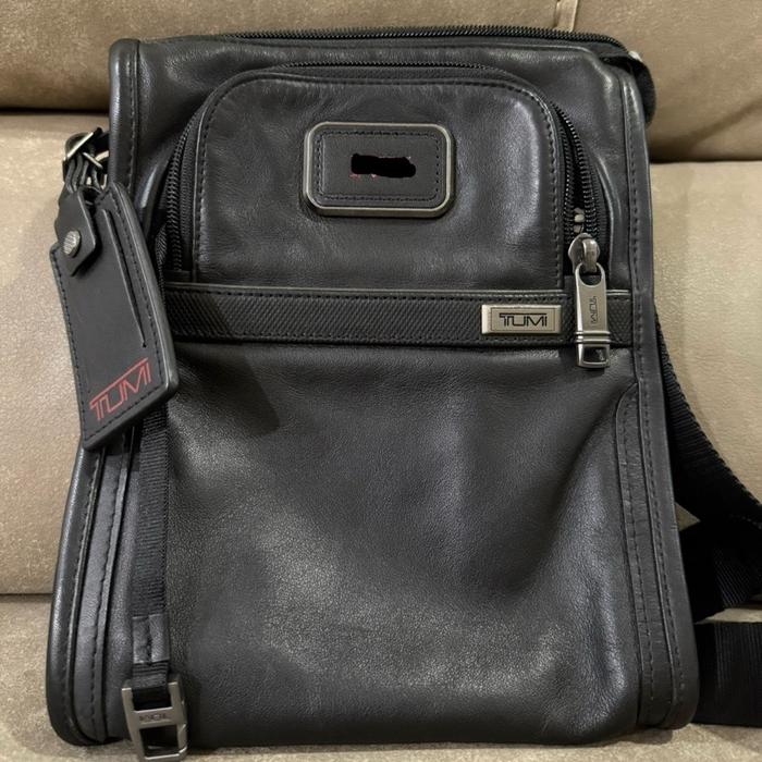 TUMI Alpha Pocket Bag Small in black leather
