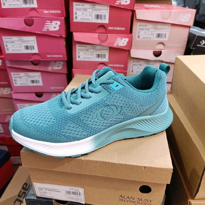 SEPATU RUNNING ASTEC PRIA