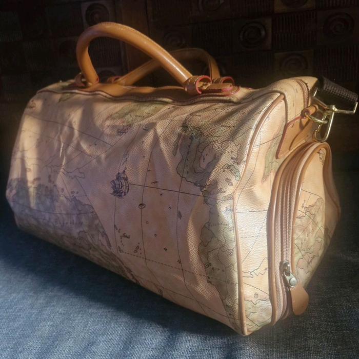 preloved tas minggat PETA kulit asli, masih sangat bagus. No brand
