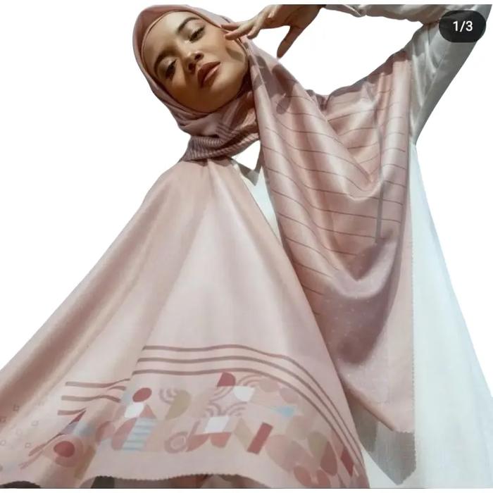 DEENAY X ZASIA SUNGKAR COSMO PINK dijual tanpa kemasan  Kerudung Wanita
