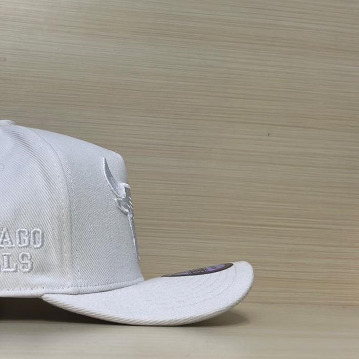 TOPI BASEBALL PUTIH BANTENG BORDIR PUTIH