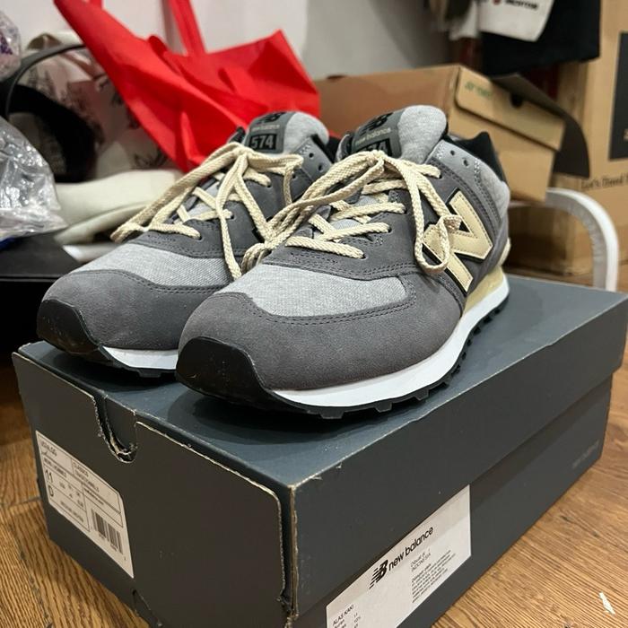 NEW BALANCE 574 CLASSIC BNIB ORIGINAL